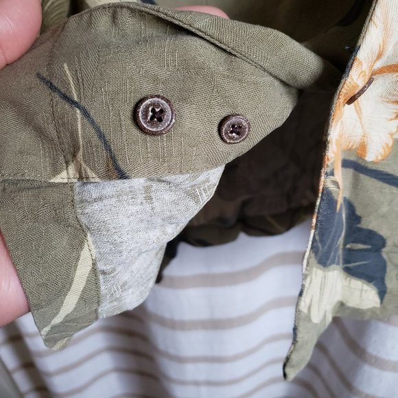 Geoffrey Beene | 100% Silk Leaf Print Button Down - Picture 5 of 5